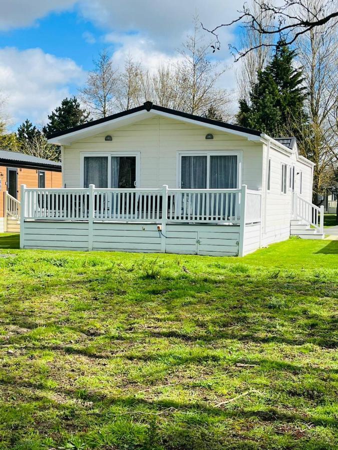 Graceland With Hot Tub Holiday home *